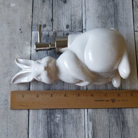 NWT - Threshold Home Decor Bunny Rabbit Soap Dispenser Pump White Ceramic - Picture 3 of 4